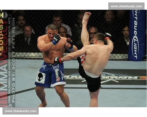 战警米尔科与猿人殊死对决揭示人类与兽性之间的终极较量 战警米尔科与猿人殊死对决揭示人类与兽性之间的终极较量